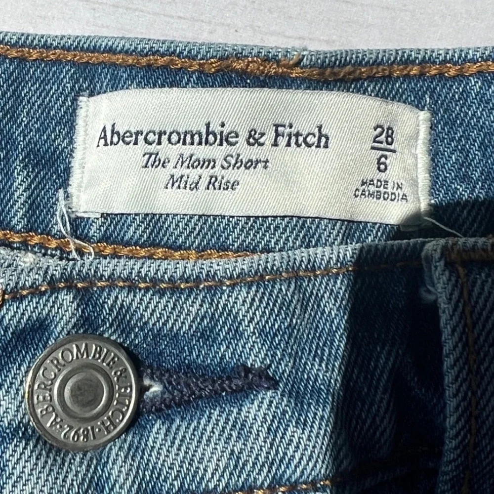 Abercrombie & Fitch Mom Shorts Womens Blue Distressed Mid Rise Size 28|6 Boho